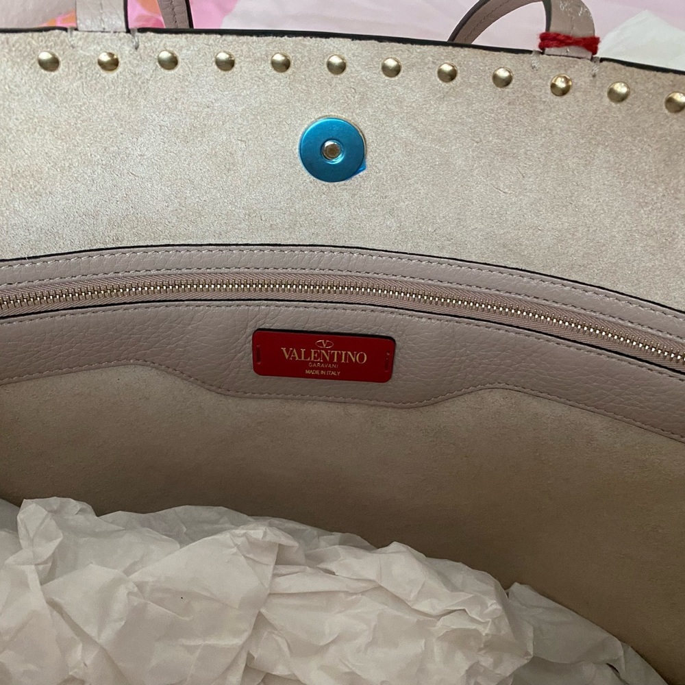Valentino Garavani Rockstud Shopper. *Brand New* - Picture 6 of 16
